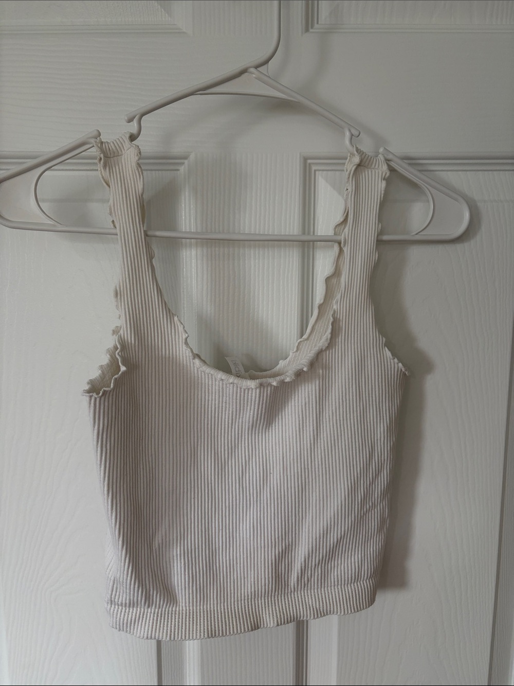 Nikibiki Ribbed Ruffle-Edge Crop Tank